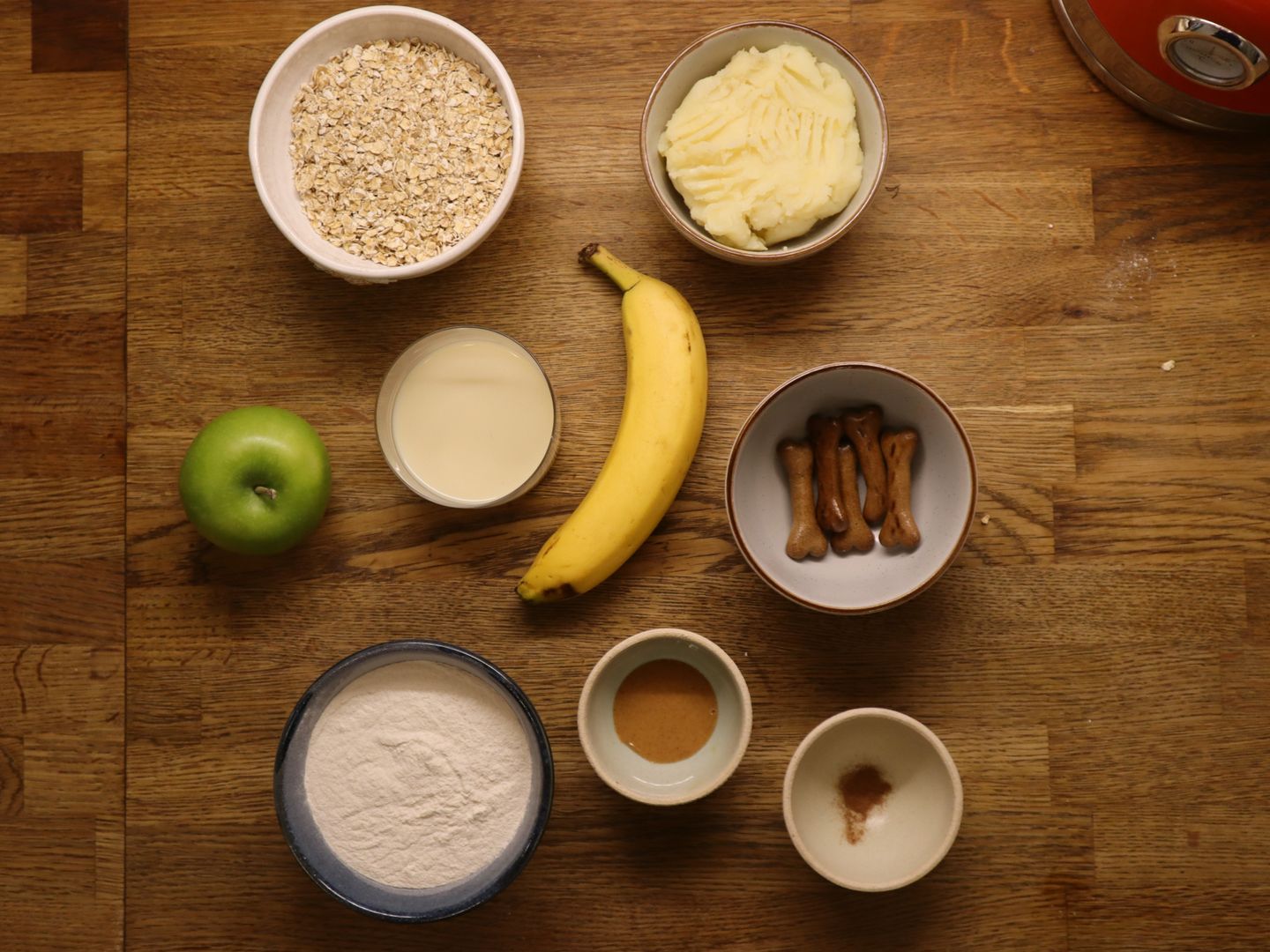 spiced apple cupcake ingredients: an apple, banana, mashed potato, cinnamon , self-raising flour , oats, and milk (unsweetened).